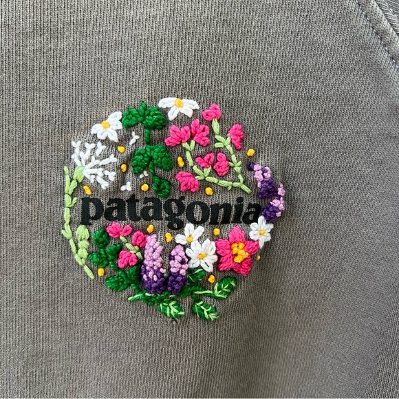 Patagonia Dark Grey Floral Embroidered Organic Cotton Crewneck - Picture 6 of 9